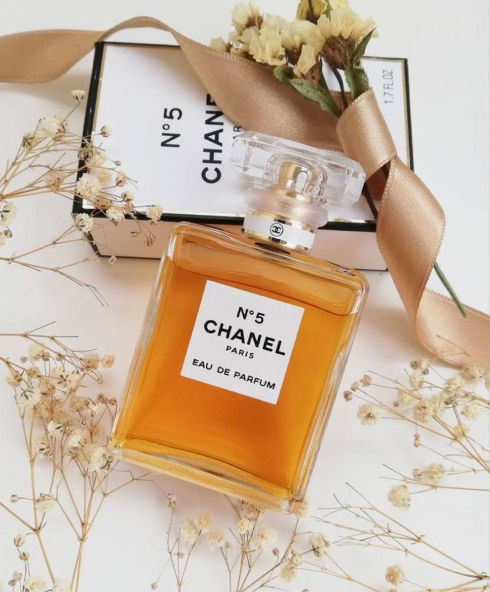 Chanel N°5 Eau de Parfum 100mL – Iconic Feminine Luxury